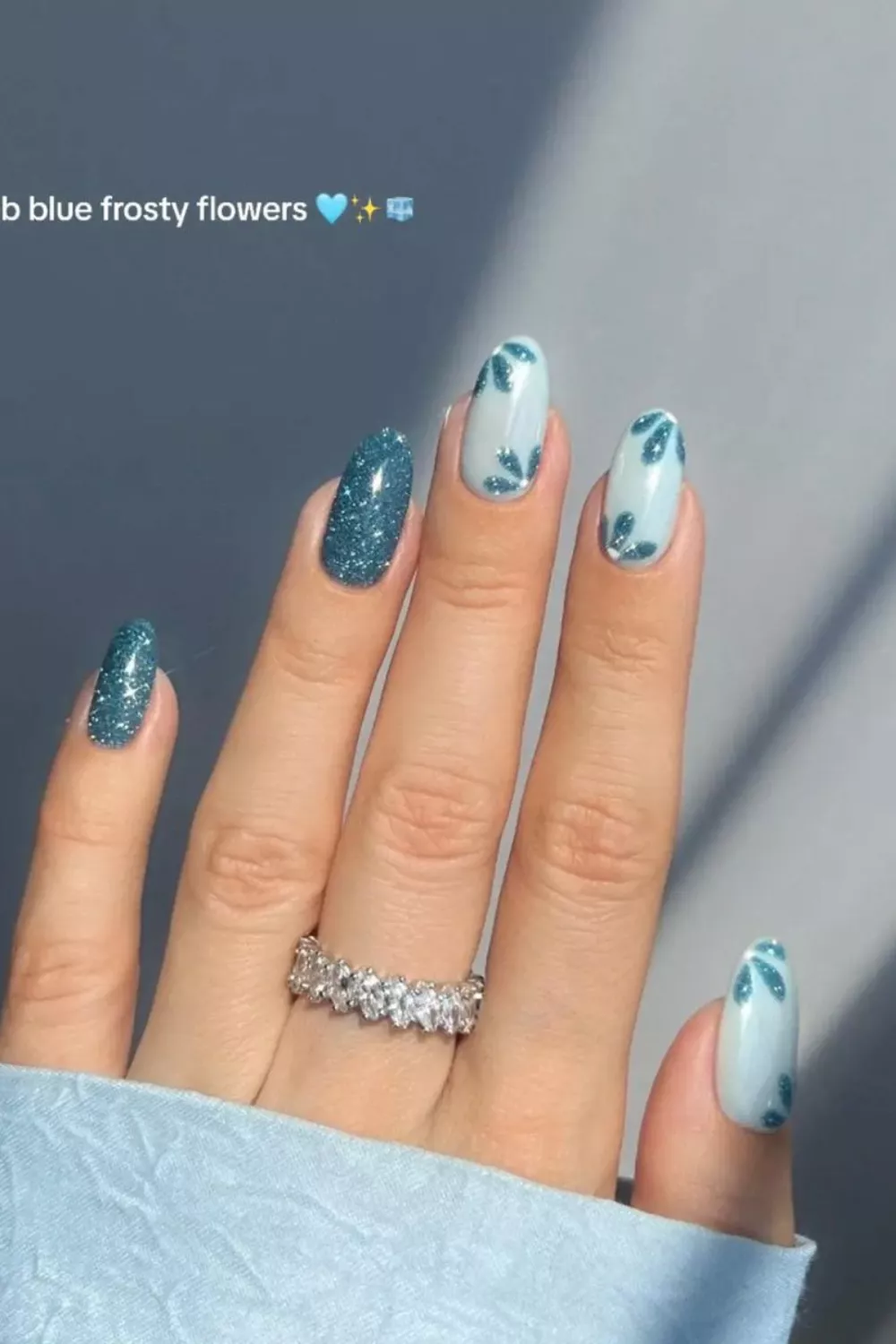 blue and white nails modern look