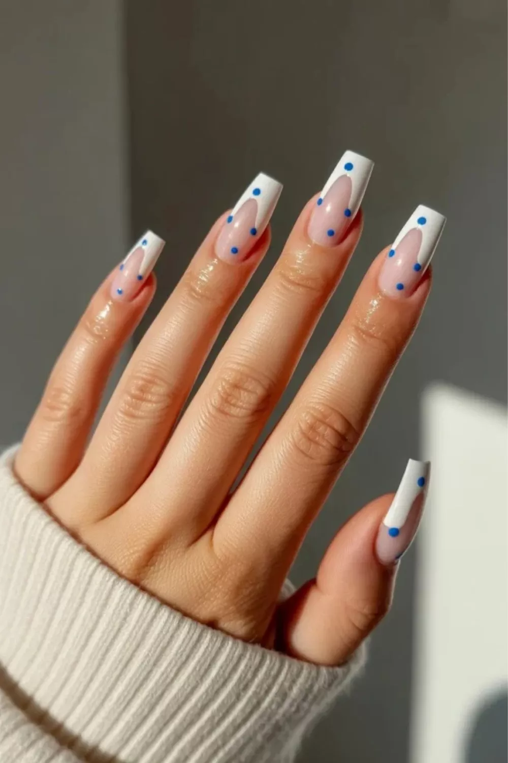 blue and white nails inspiration
