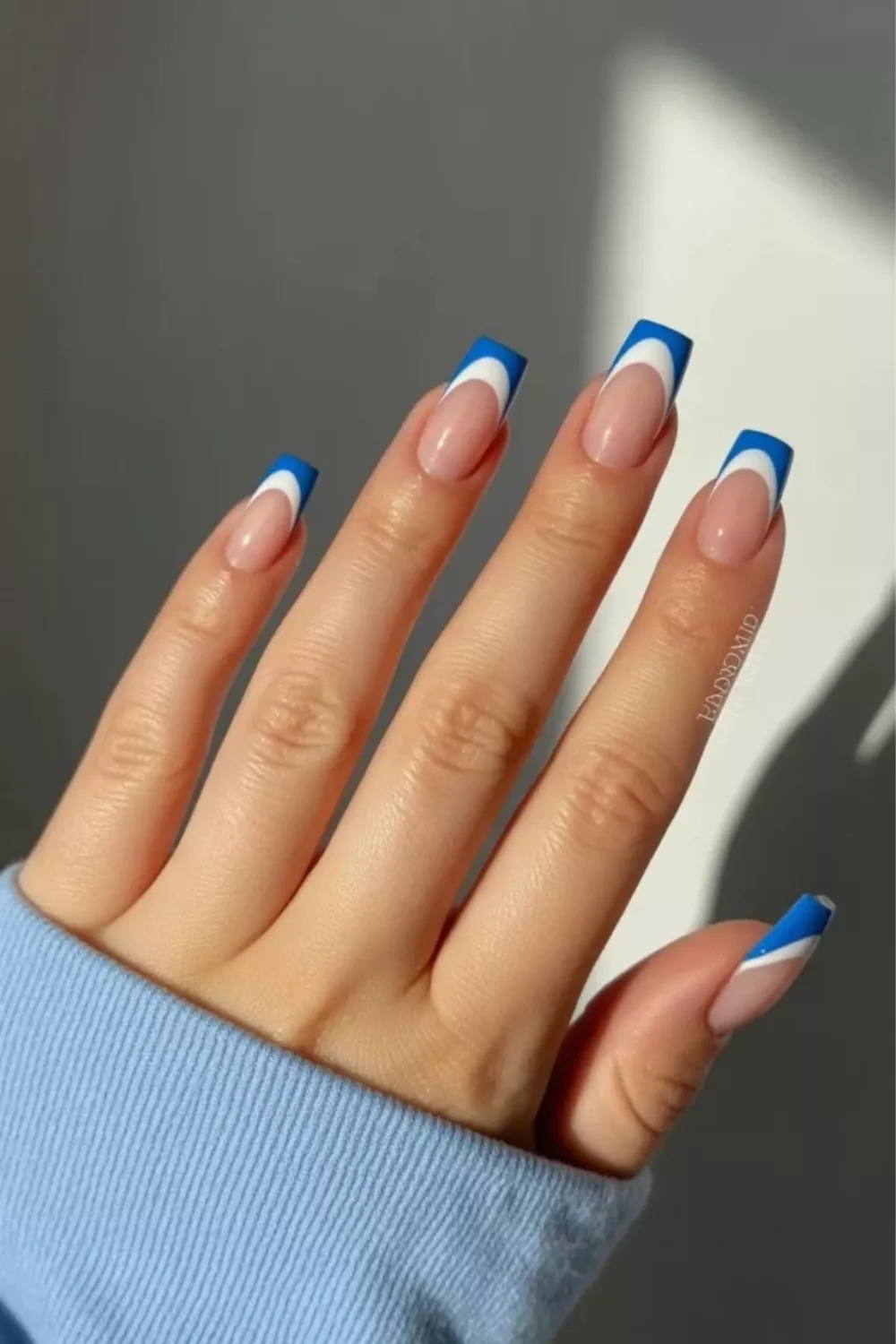 blue and white nails glossy design