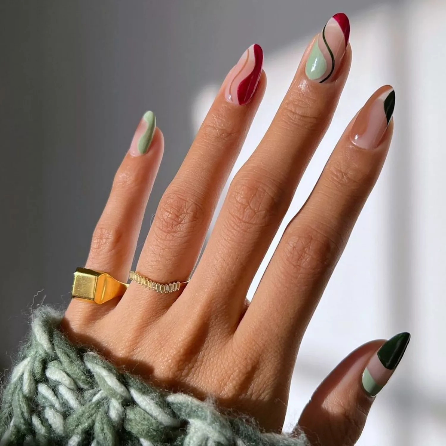 red and green manicure style